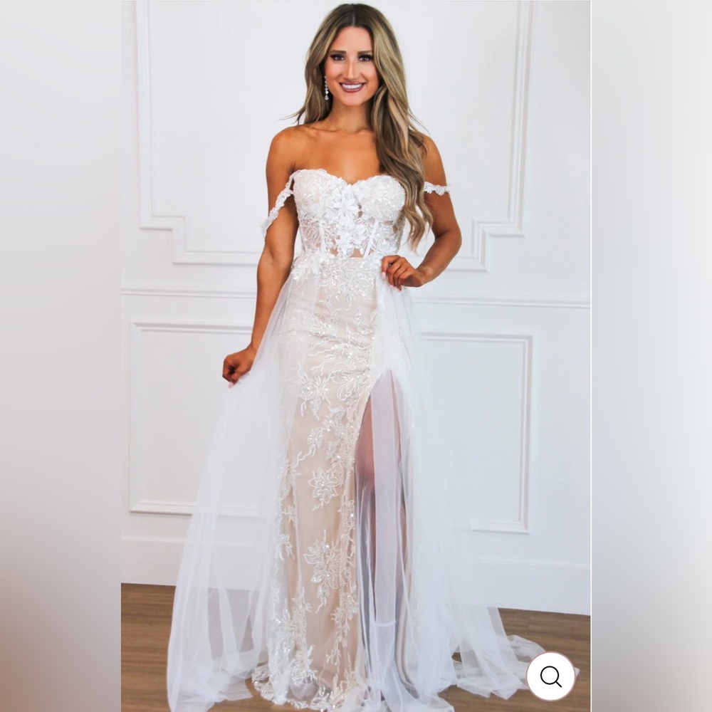 BELLA AND BLOOM WEDDING DRESS GORGEOUS NEW WITH TAGS